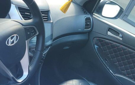 Hyundai Solaris II рестайлинг, 2015 год, 650 000 рублей, 2 фотография