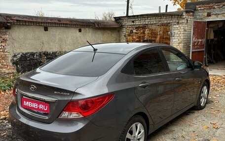 Hyundai Solaris II рестайлинг, 2012 год, 890 000 рублей, 1 фотография