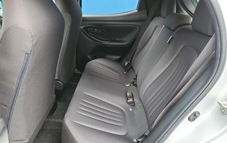 Toyota Yaris, 2021 год, 1 050 000 рублей, 13 фотография