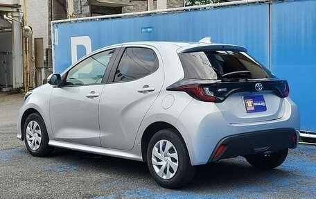 Toyota Yaris, 2021 год, 1 050 000 рублей, 3 фотография