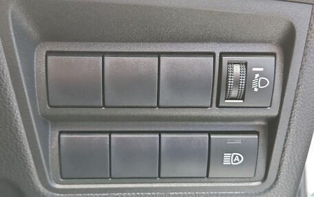 Toyota Yaris, 2021 год, 1 050 000 рублей, 19 фотография