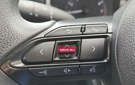 Toyota Yaris, 2021 год, 1 050 000 рублей, 21 фотография