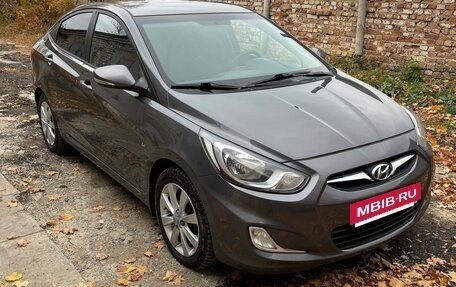 Hyundai Solaris II рестайлинг, 2012 год, 890 000 рублей, 3 фотография