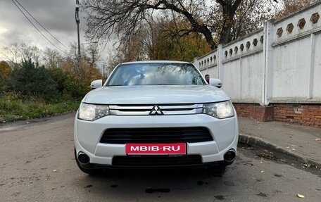 Mitsubishi Outlander III рестайлинг 3, 2014 год, 1 100 000 рублей, 1 фотография