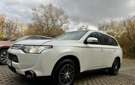 Mitsubishi Outlander III рестайлинг 3, 2014 год, 1 100 000 рублей, 3 фотография
