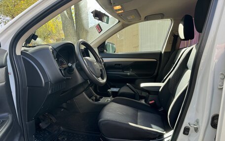 Mitsubishi Outlander III рестайлинг 3, 2014 год, 1 100 000 рублей, 8 фотография