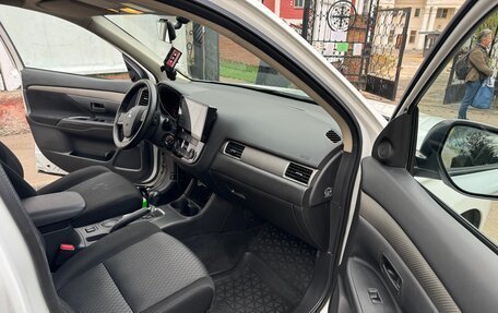 Mitsubishi Outlander III рестайлинг 3, 2014 год, 1 100 000 рублей, 6 фотография