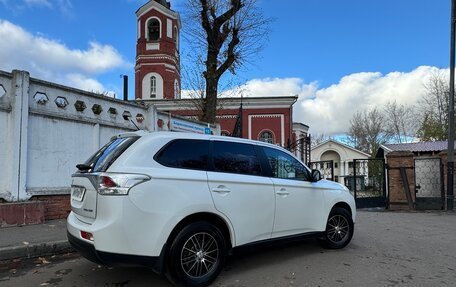 Mitsubishi Outlander III рестайлинг 3, 2014 год, 1 100 000 рублей, 7 фотография
