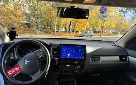 Mitsubishi Outlander III рестайлинг 3, 2014 год, 1 100 000 рублей, 9 фотография