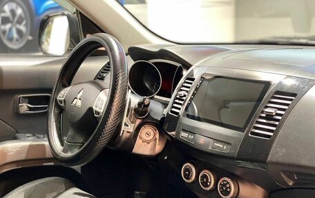 Mitsubishi Outlander III рестайлинг 3, 2008 год, 1 435 000 рублей, 14 фотография