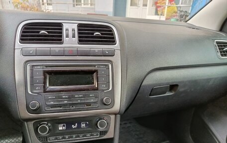 Volkswagen Polo VI (EU Market), 2015 год, 900 000 рублей, 11 фотография