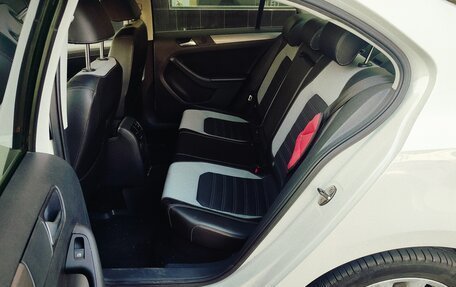 Volkswagen Jetta VI, 2012 год, 900 000 рублей, 3 фотография