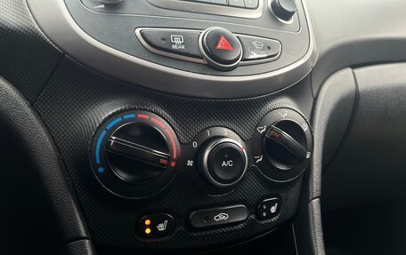 Hyundai Solaris II рестайлинг, 2016 год, 900 000 рублей, 6 фотография