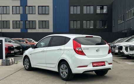 Hyundai Solaris II рестайлинг, 2016 год, 900 000 рублей, 2 фотография