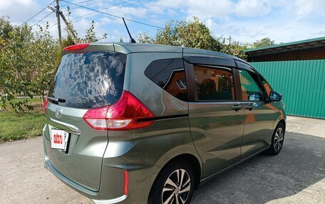 Honda Freed II, 2022 год, 1 800 000 рублей, 5 фотография