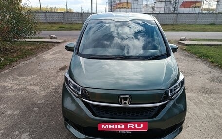 Honda Freed II, 2022 год, 1 800 000 рублей, 2 фотография