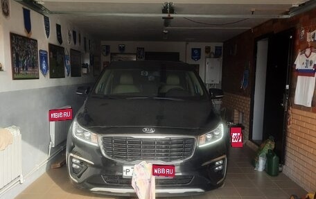 KIA Carnival III, 2019 год, 3 000 000 рублей, 1 фотография