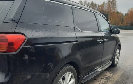 KIA Carnival III, 2019 год, 3 000 000 рублей, 2 фотография