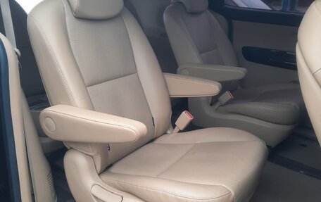 KIA Carnival III, 2019 год, 3 000 000 рублей, 11 фотография