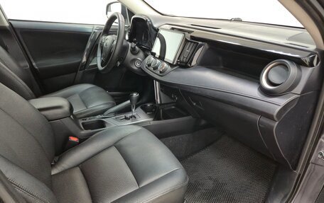 Toyota RAV4, 2017 год, 2 330 000 рублей, 13 фотография