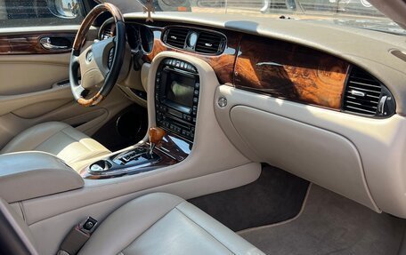 Jaguar XJ III (X350), 2003 год, 2 300 000 рублей, 10 фотография