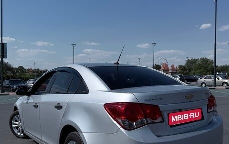 Chevrolet Cruze II, 2010 год, 560 000 рублей, 4 фотография