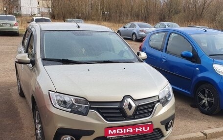 Renault Logan II, 2018 год, 970 000 рублей, 2 фотография