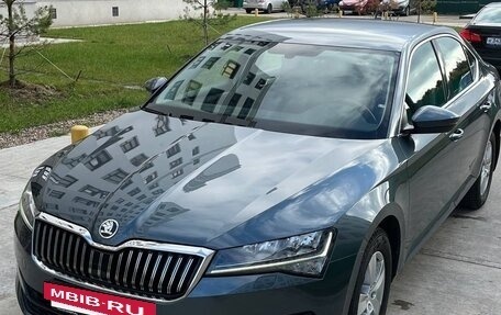 Skoda Superb III рестайлинг, 2021 год, 2 395 000 рублей, 2 фотография