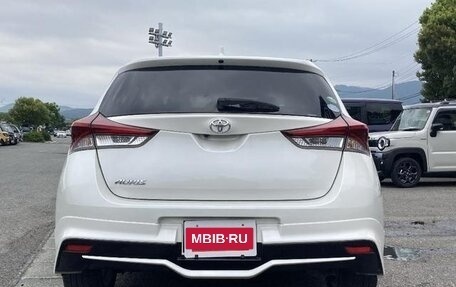 Toyota Auris II, 2016 год, 990 000 рублей, 6 фотография
