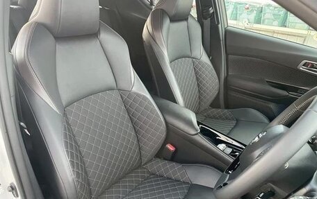 Toyota C-HR I рестайлинг, 2021 год, 1 850 000 рублей, 17 фотография