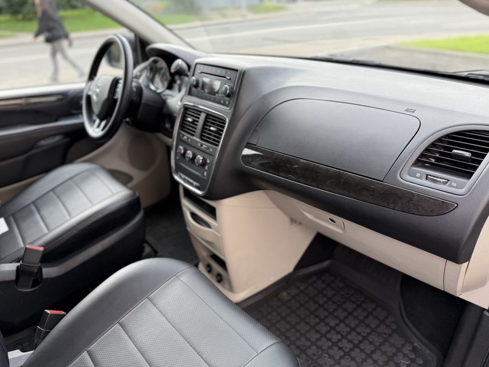 Dodge Caravan V, 2019 год, 2 280 000 рублей, 10 фотография