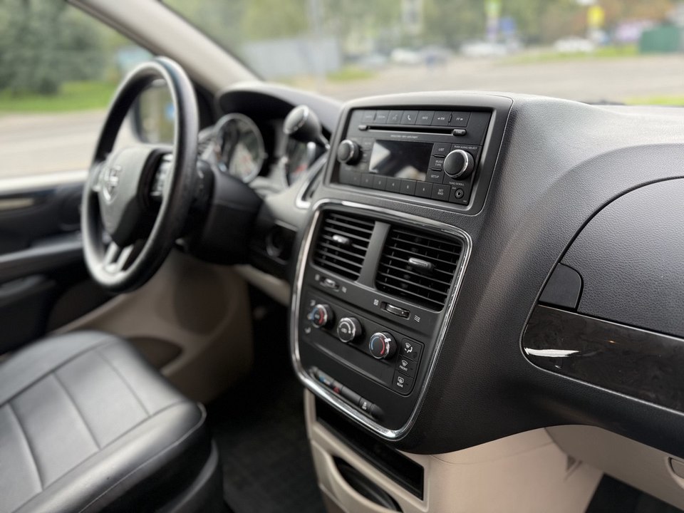 Dodge Caravan V, 2019 год, 2 280 000 рублей, 5 фотография