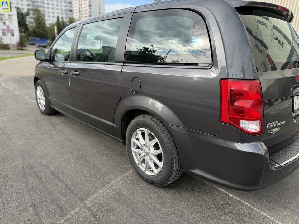 Dodge Caravan V, 2019 год, 2 280 000 рублей, 22 фотография