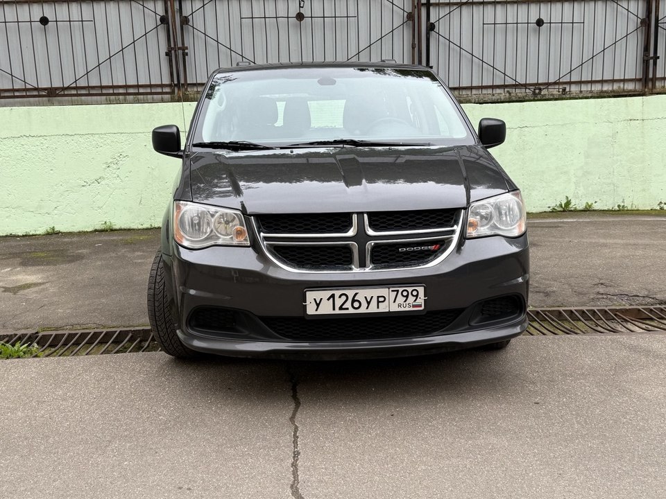 Dodge Caravan V, 2019 год, 2 280 000 рублей, 34 фотография