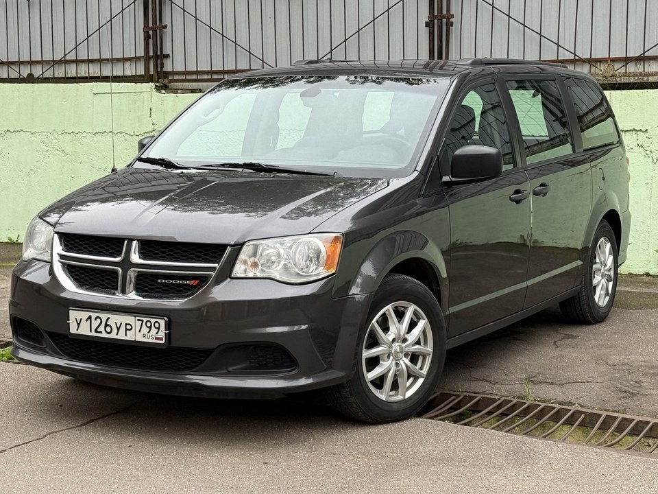 Dodge Caravan V, 2019 год, 2 280 000 рублей, 3 фотография