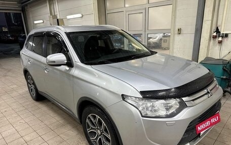 Mitsubishi Outlander III рестайлинг 3, 2014 год, 1 180 000 рублей, 2 фотография