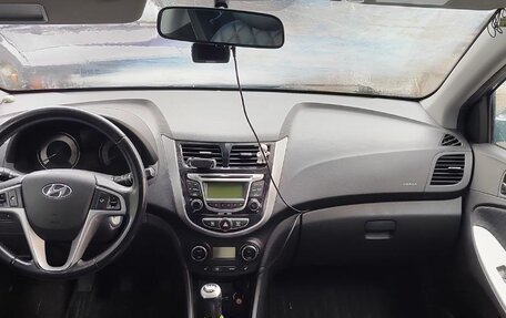 Hyundai Solaris II рестайлинг, 2012 год, 660 000 рублей, 7 фотография