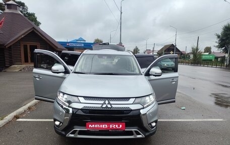 Mitsubishi Outlander III рестайлинг 3, 2021 год, 3 638 000 рублей, 1 фотография