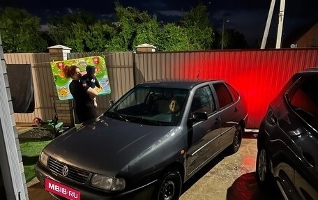 Volkswagen Polo III рестайлинг, 1997 год, 200 000 рублей, 1 фотография