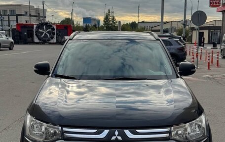 Mitsubishi Outlander III рестайлинг 3, 2013 год, 890 000 рублей, 1 фотография
