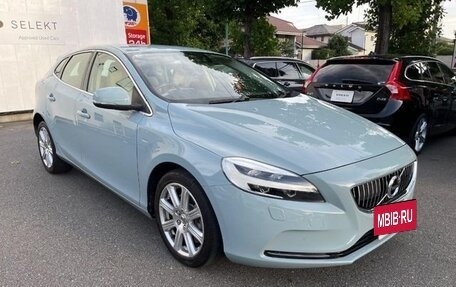 Volvo V40 II рестайлинг, 2018 год, 1 070 000 рублей, 2 фотография