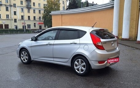 Hyundai Solaris II рестайлинг, 2012 год, 750 000 рублей, 3 фотография