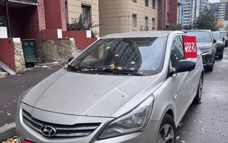 Hyundai Solaris II рестайлинг, 2015 год, 600 000 рублей, 1 фотография