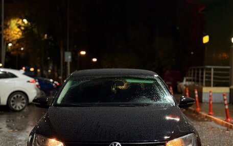 Volkswagen Jetta VI, 2013 год, 850 000 рублей, 1 фотография