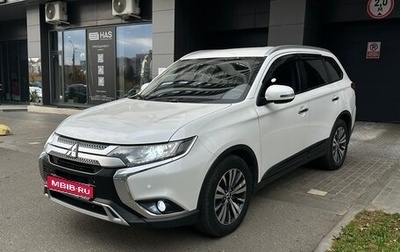Mitsubishi Outlander III рестайлинг 3, 2019 год, 1 950 000 рублей, 1 фотография