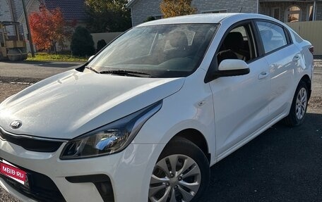 KIA Rio IV, 2018 год, 995 000 рублей, 1 фотография