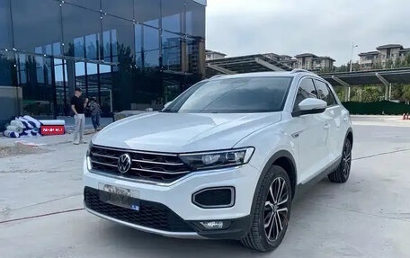 Volkswagen T-Roc I, 2021 год, 1 638 000 рублей, 1 фотография