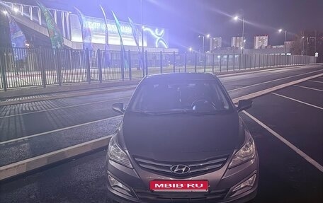 Hyundai Solaris II рестайлинг, 2015 год, 750 000 рублей, 1 фотография