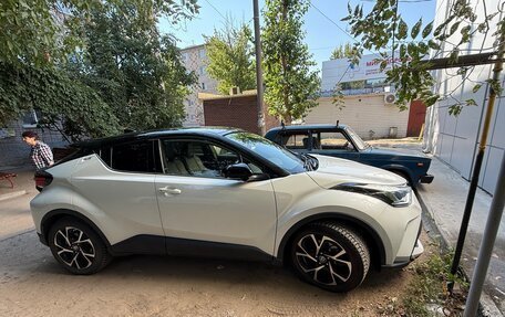 Toyota C-HR I рестайлинг, 2019 год, 2 100 000 рублей, 6 фотография