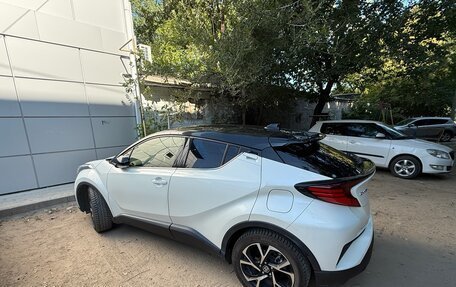 Toyota C-HR I рестайлинг, 2019 год, 2 100 000 рублей, 9 фотография